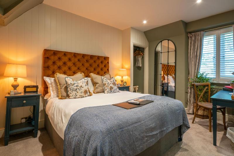 King Room image 3