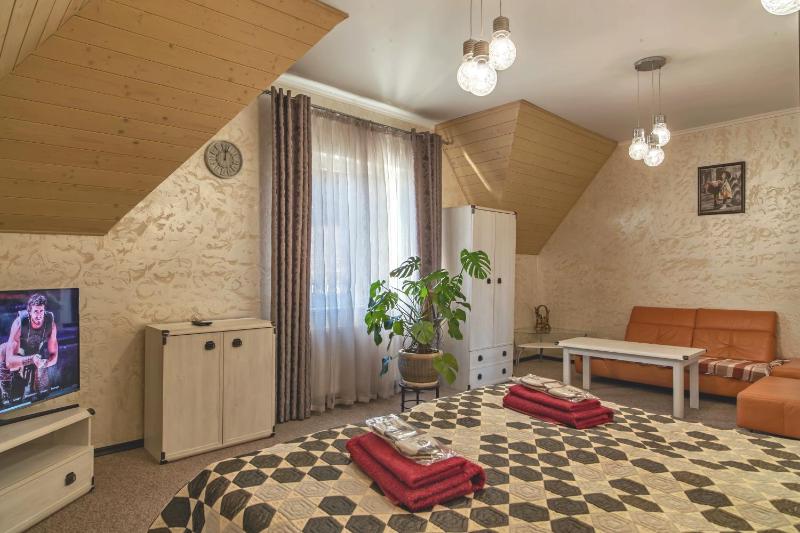 Deluxe One-Bedroom Apartment with City View image 1