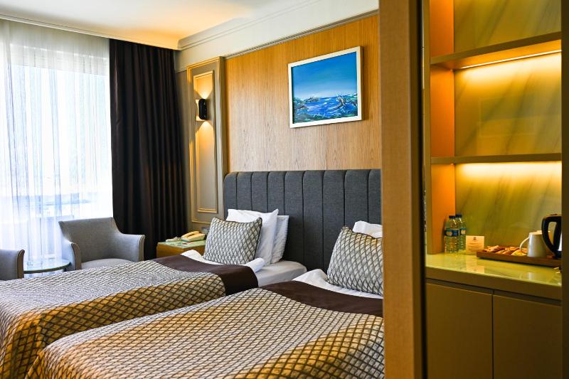 Economy Double Room with Land View image 4