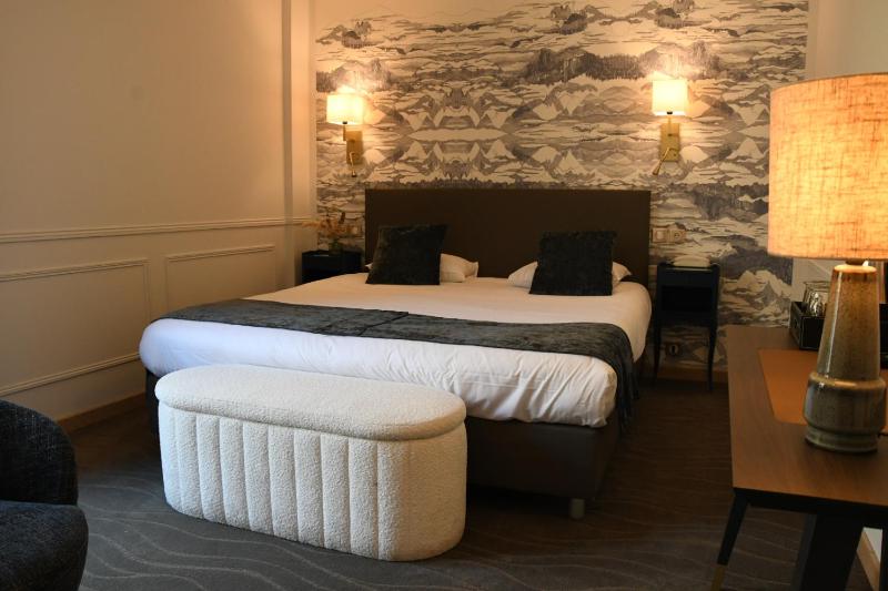 Superior Double Room image 3