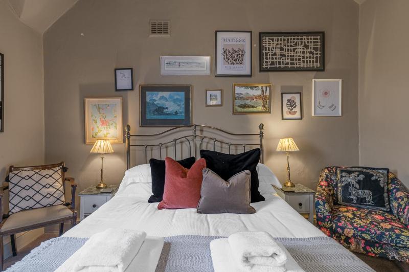 Deluxe King Room Ensuite  image 4
