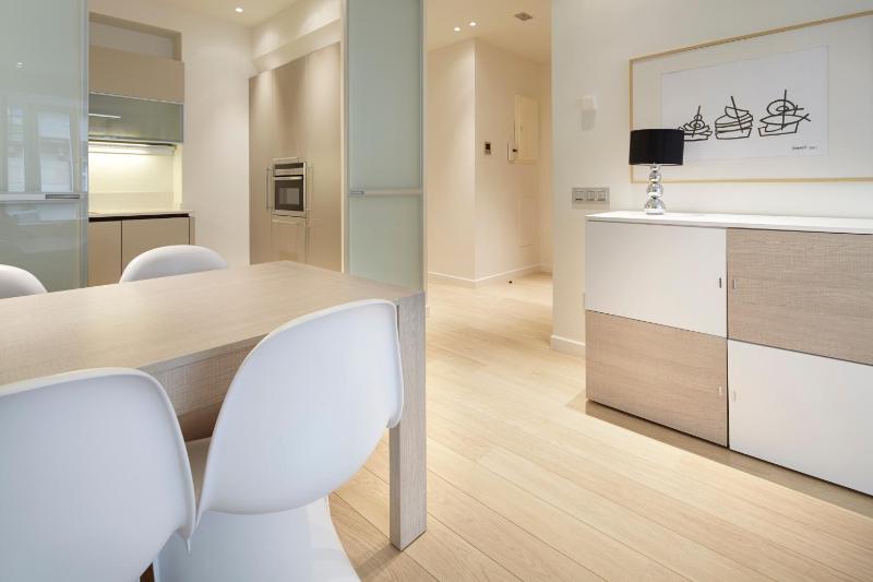 Easo Suite 2C by FeelFreeRentals - image 9