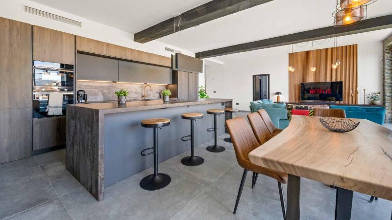 Luxury 4 bed villa with pool and views - image 23