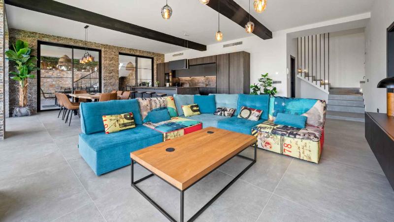 Luxury 4 bed villa with pool and views - image 26