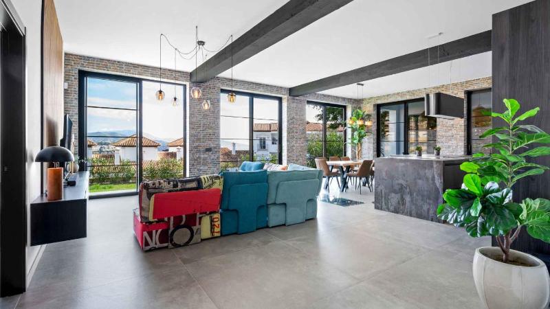 Luxury 4 bed villa with pool and views - image 25
