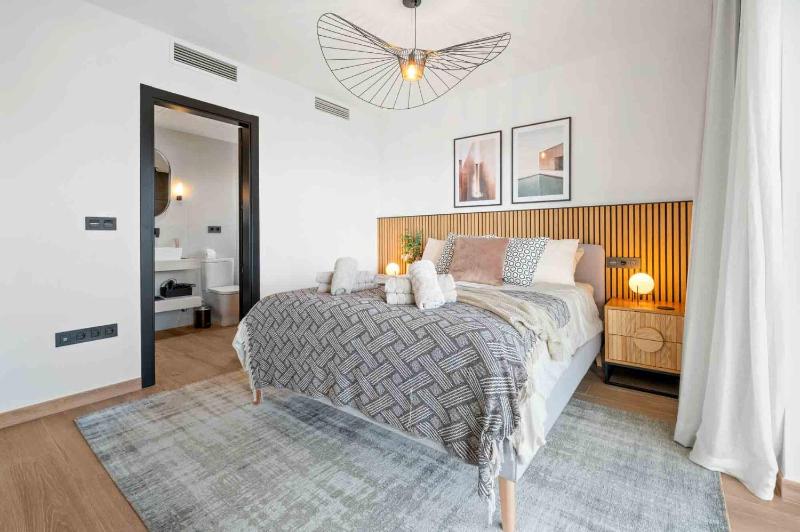 Luxury 4 bed villa with pool and views - image 30