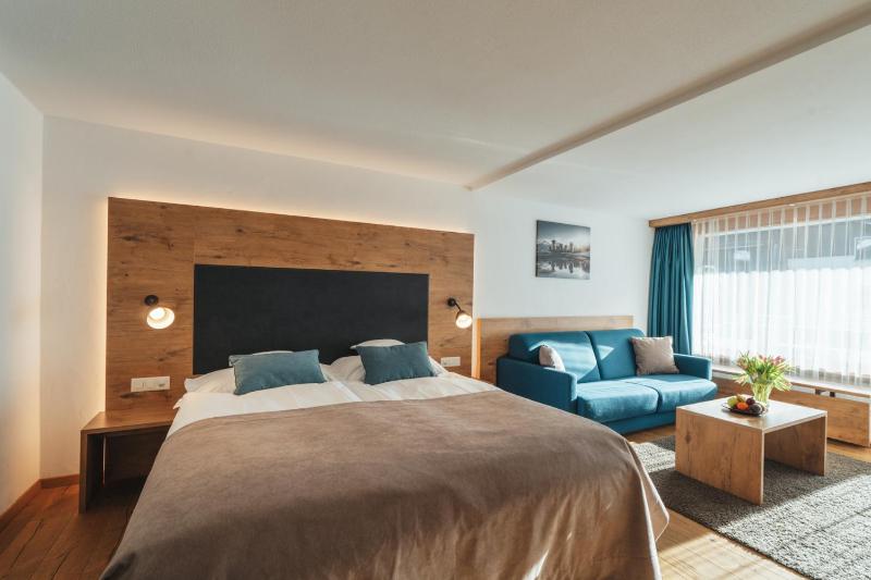 Panorama Double Room with Matterhorn View image 4