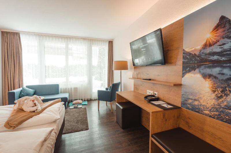 Double Room image 3
