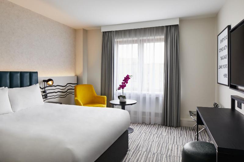 Standard Double Room image 3