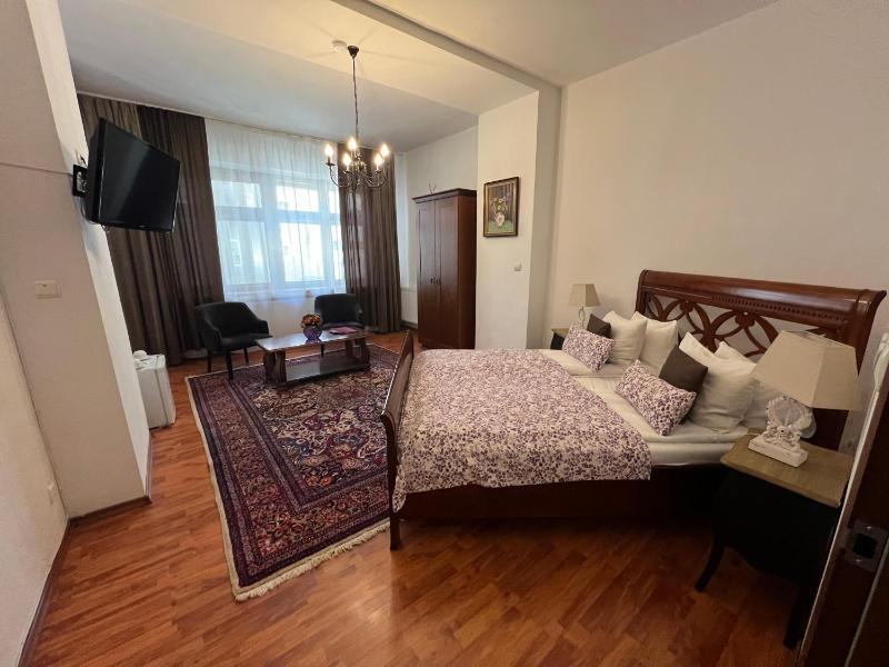 Double Room image 1