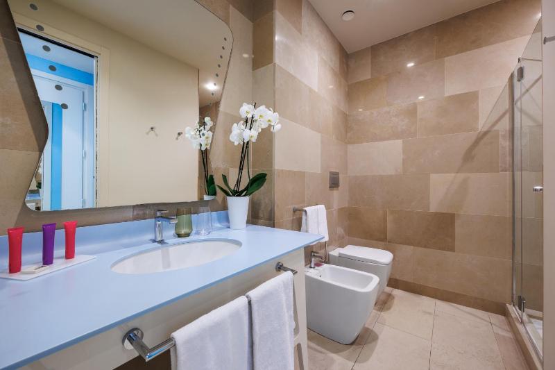 Superior Triple Room image 2