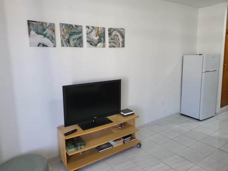 Summerland 13 - Studio - image 10