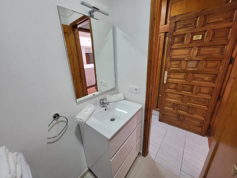 Summerland 13 - Studio - image 15