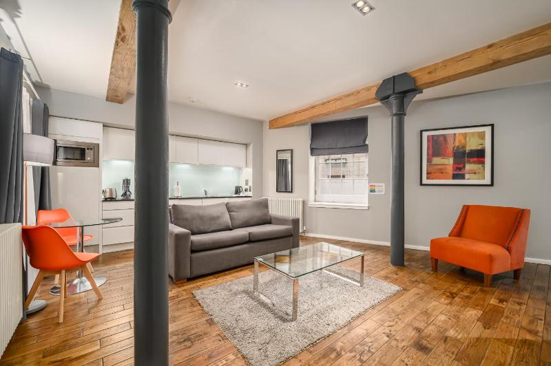 One-Bedroom Apartment image 1