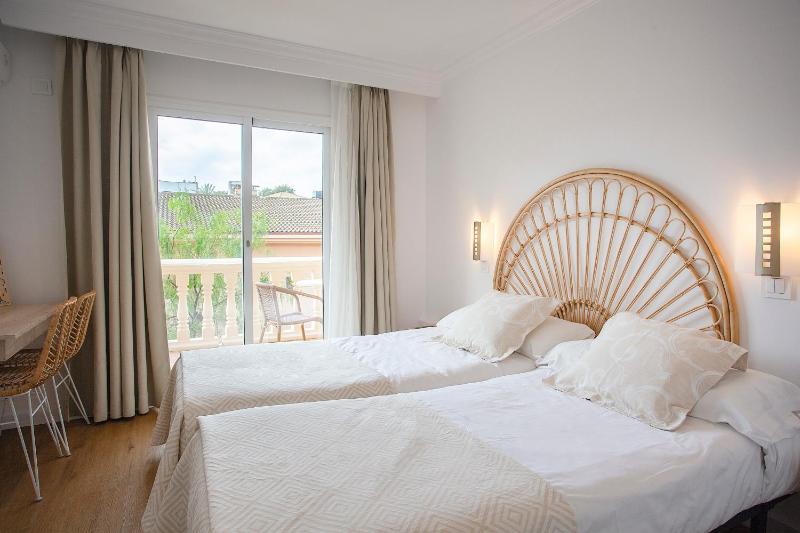 Single Room with Balcony image 1