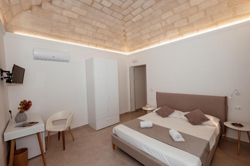 Standard Family Room image 2