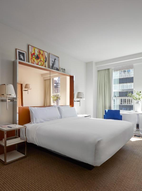 Premier King Room image 1