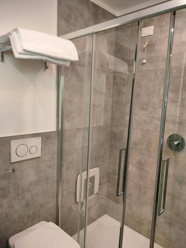 Two-Bedroom Deluxe Apartment with Balcony image 3