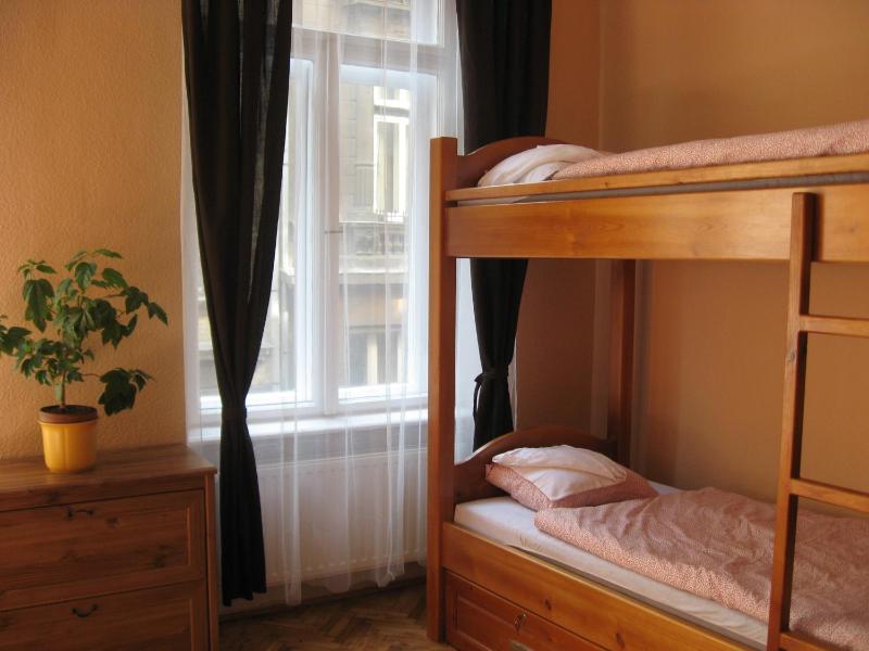 Bed in 8-Bed Dormitory Room image 3