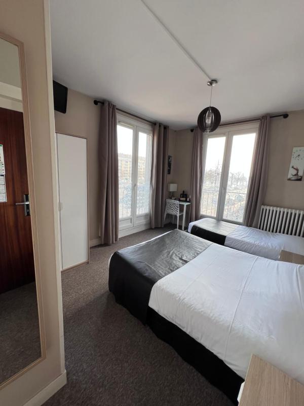 Triple Room with Port View image 1