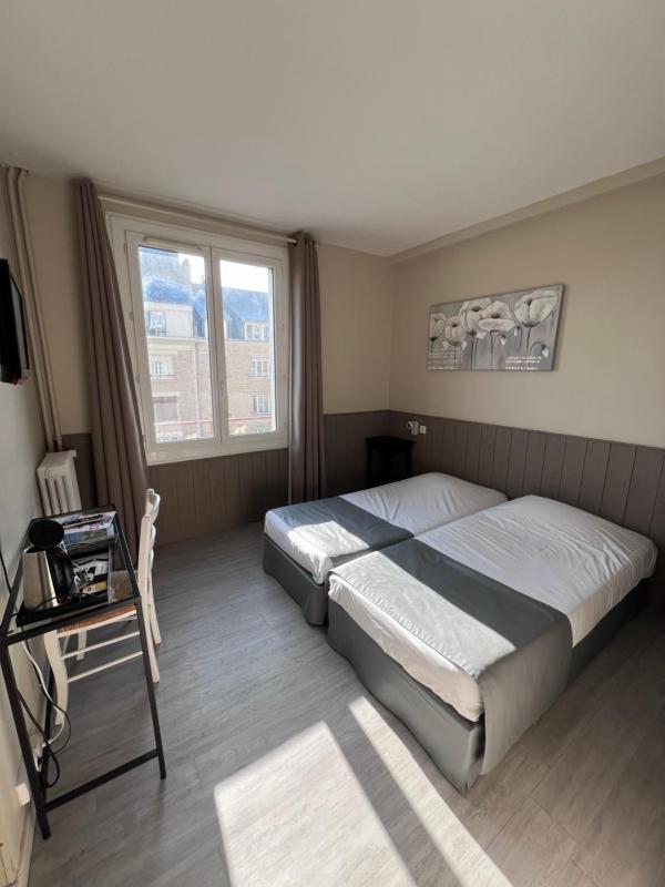 Twin Room with Port View image 1
