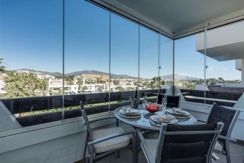 Ultimate Rentals - 2BR Apt 5 min Van Het Strand - Selwo Hills 2 - image 25