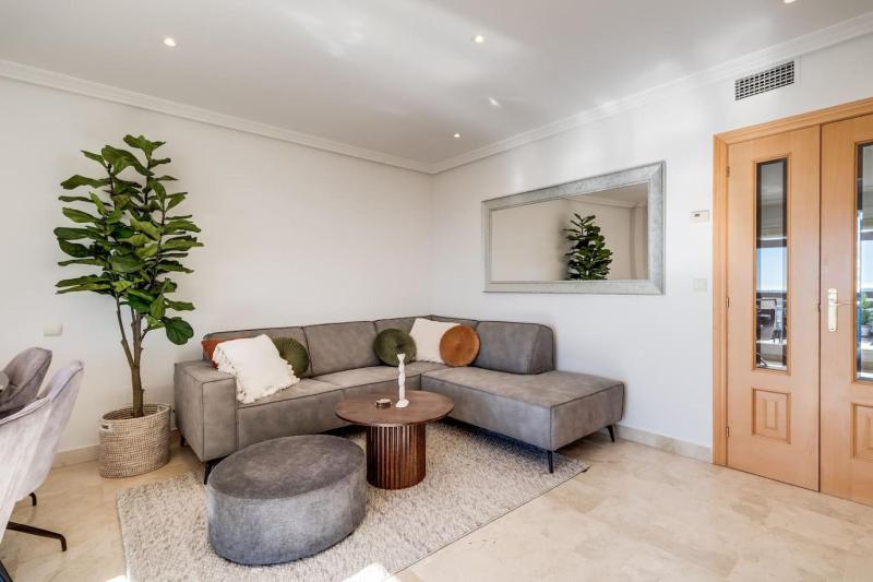 Ultimate Rentals - 2BR Apt 5 min Van Het Strand - Selwo Hills 2 - image 13