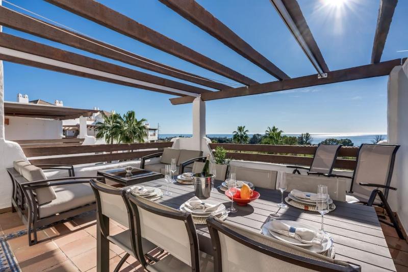 Ultimate Rentals - 2BR Apt 5 min Van Het Strand - Selwo Hills 2 - image 5