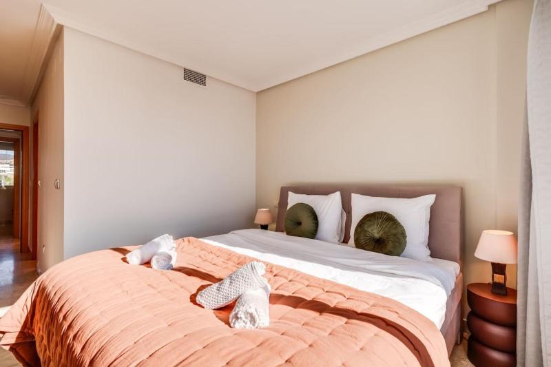 Ultimate Rentals - 2BR Apt 5 min Van Het Strand - Selwo Hills 2 - image 21