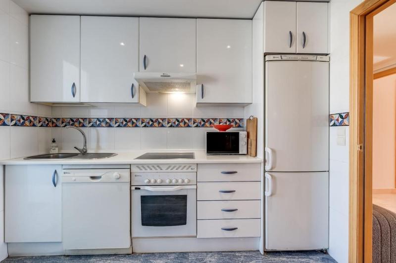 Ultimate Rentals - 2BR Apt 5 min Van Het Strand - Selwo Hills 2 - image 14