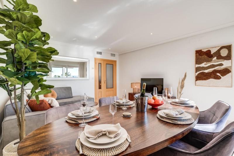 Ultimate Rentals - 2BR Apt 5 min Van Het Strand - Selwo Hills 2 - image 19