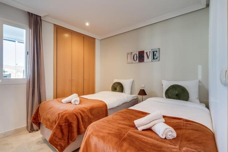 Ultimate Rentals - 2BR Apt 5 min Van Het Strand - Selwo Hills 2 - image 11