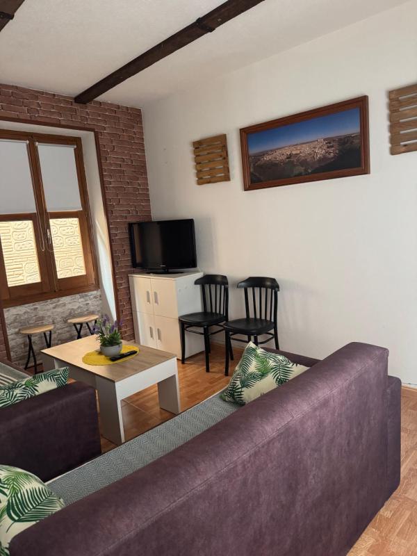 La Sal Home Toledo - image 4