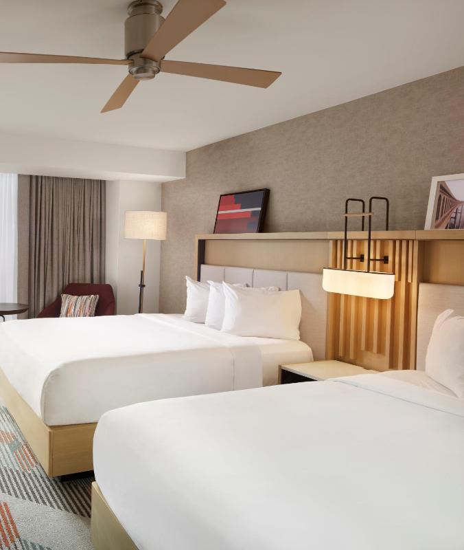 Two Queen Room with Pool View image 3