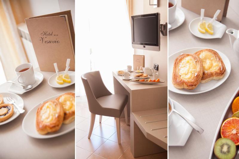 Single Room with Lateral Sea View image 4