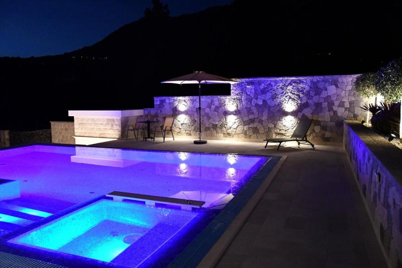Majestic Apartment - image 15