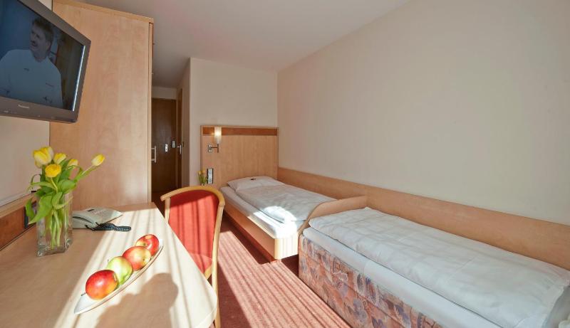 Double Room image 3
