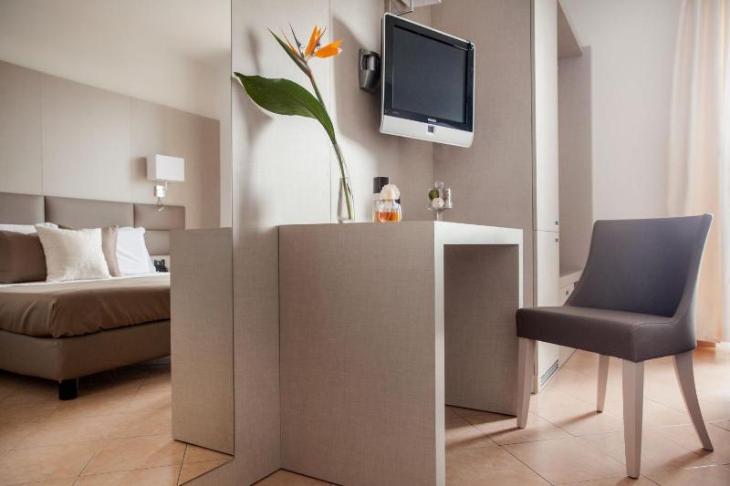 Family Room with Sea View image 3