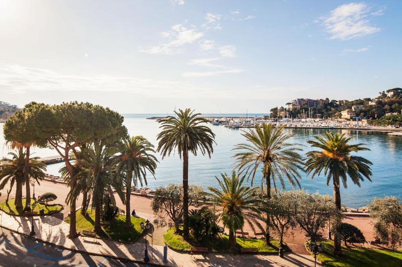 Family Room with Sea View image 2