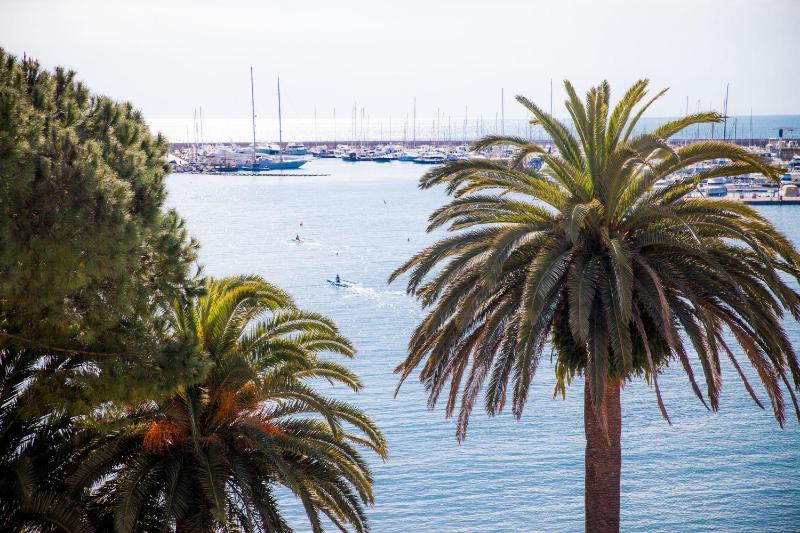 Triple Room with Sea View image 2