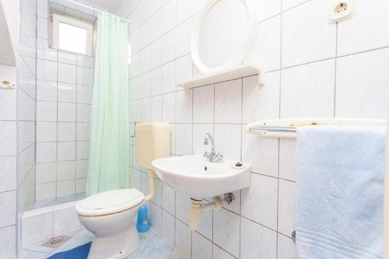One-Bedroom Apartment image 2