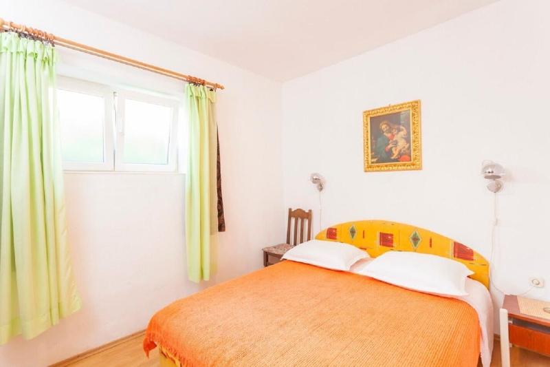 One-Bedroom Apartment image 4