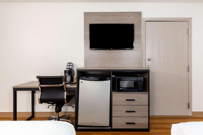 2 Double Beds image 4
