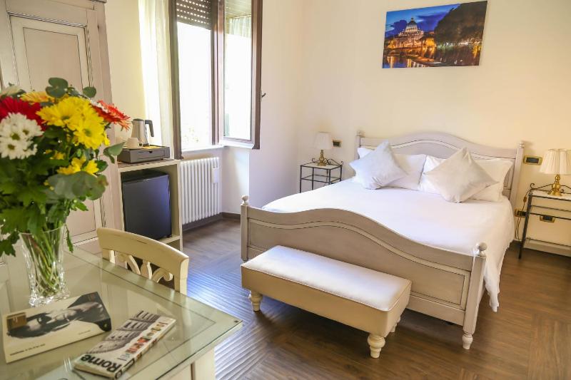 Double Room with Private Bathroom image 1