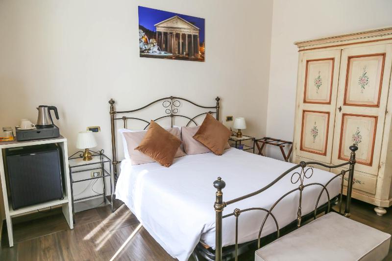 Deluxe Double Room with Extra Bed image 4
