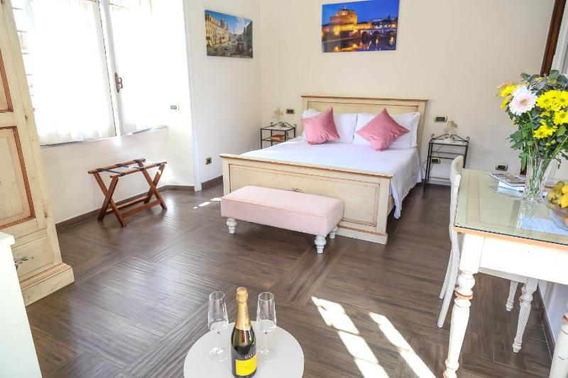Double Room with Private Bathroom image 4