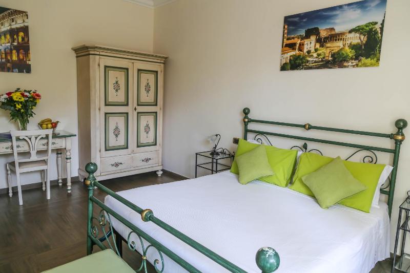 Double Room with Private Bathroom image 3