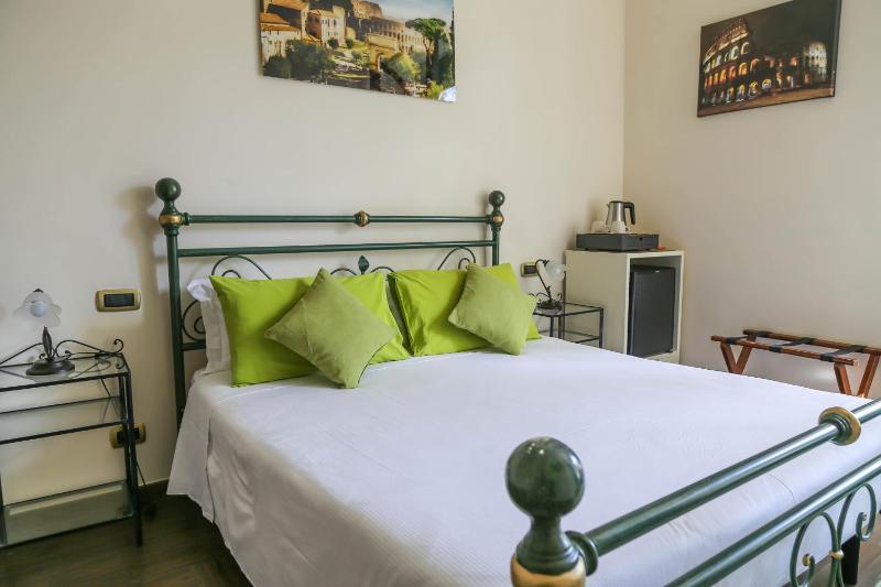 Double Room with Private Bathroom image 2