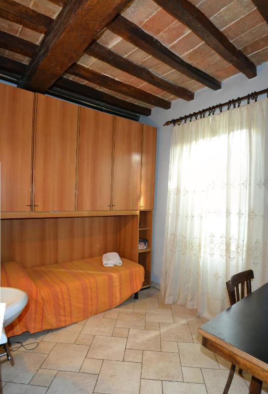 Single Room image 4