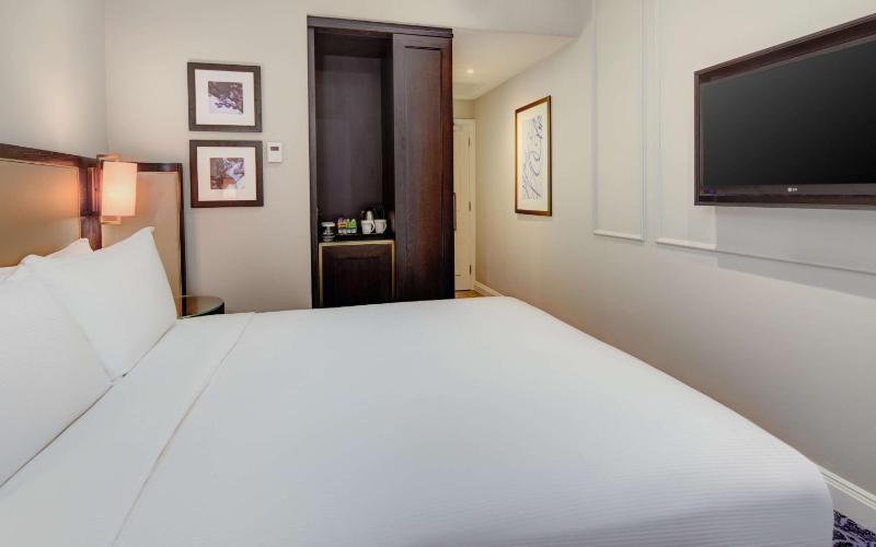 Double Room image 3